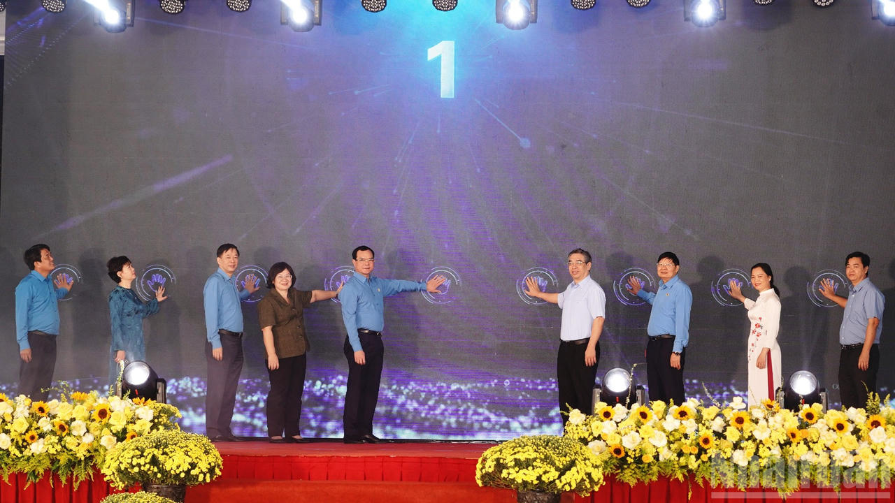 Khai mạc chương trình 