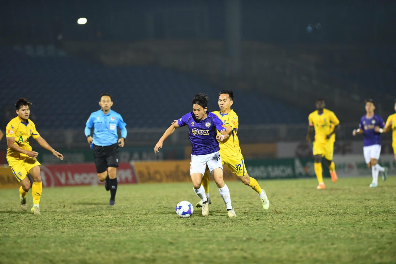 Vòng 12 V.League: Đội khách có 3 điểm