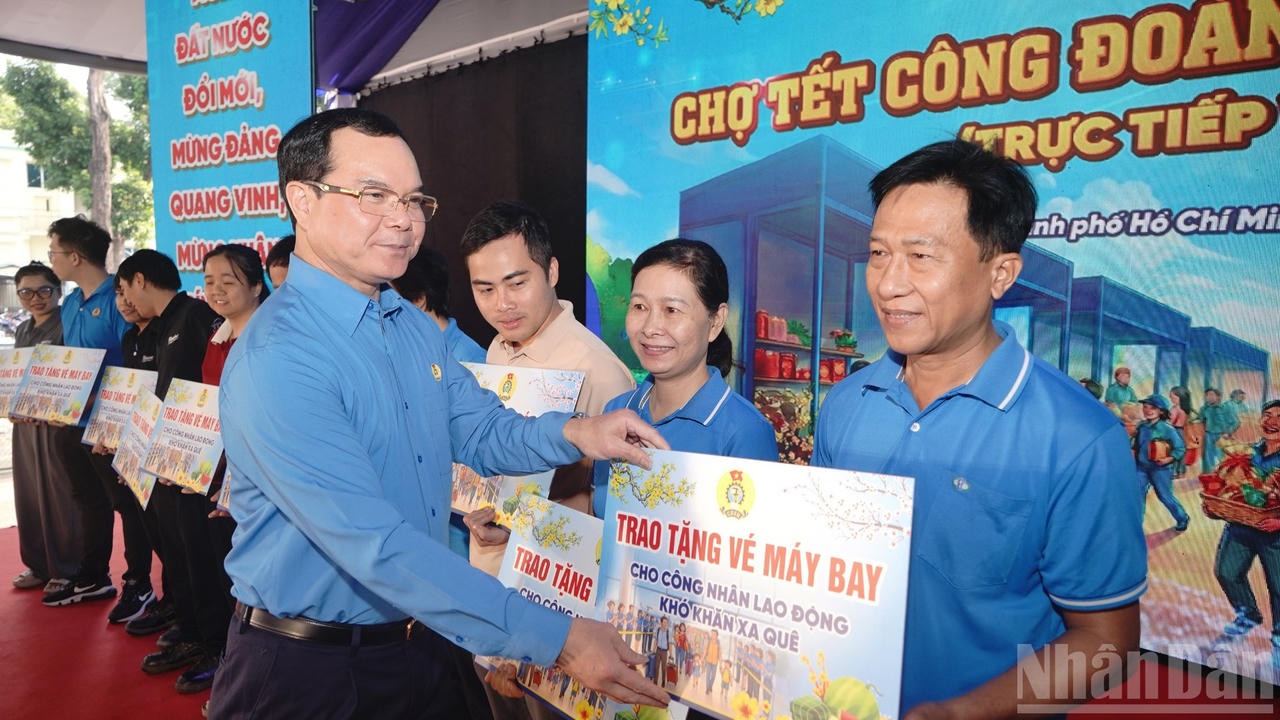 Khai mạc chương trình 