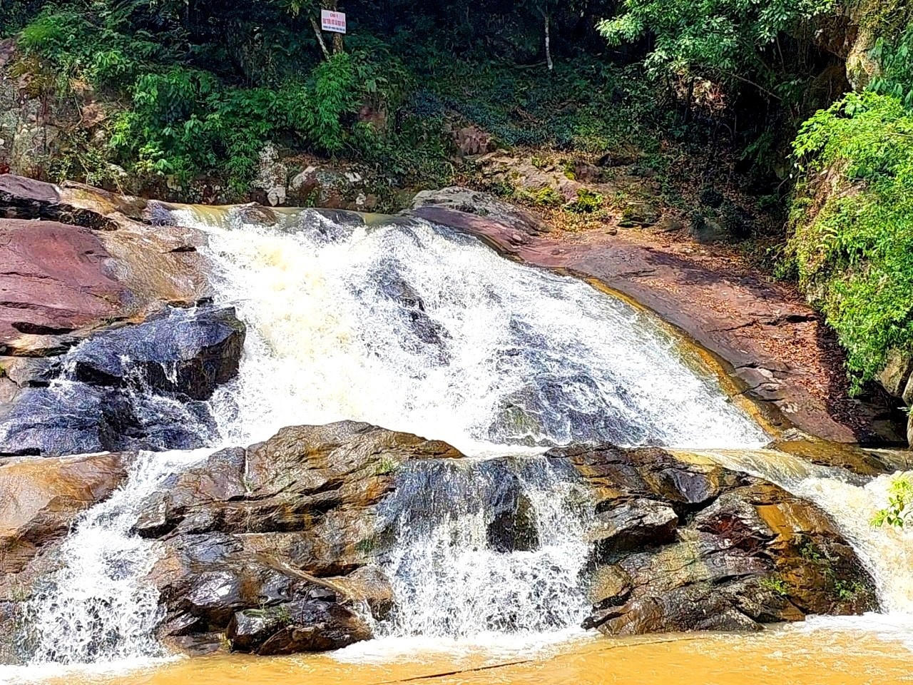 Suối Mỡ, điểm hẹn xanh mát giữa núi rừng Bắc Ninh