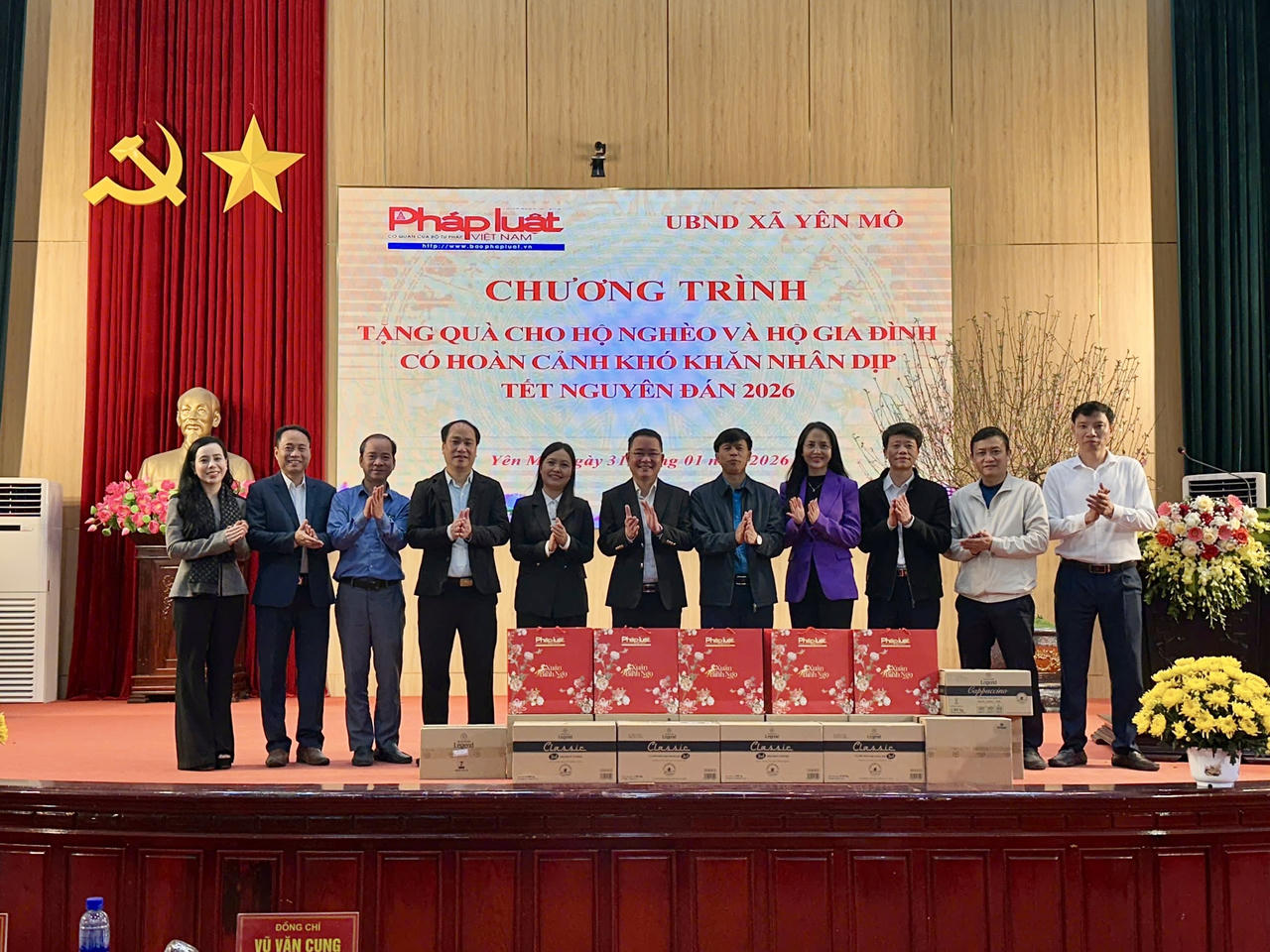 Báo Pháp luật Việt Nam trao 250 suất quà cho hộ nghèo tại xã Yên Mô