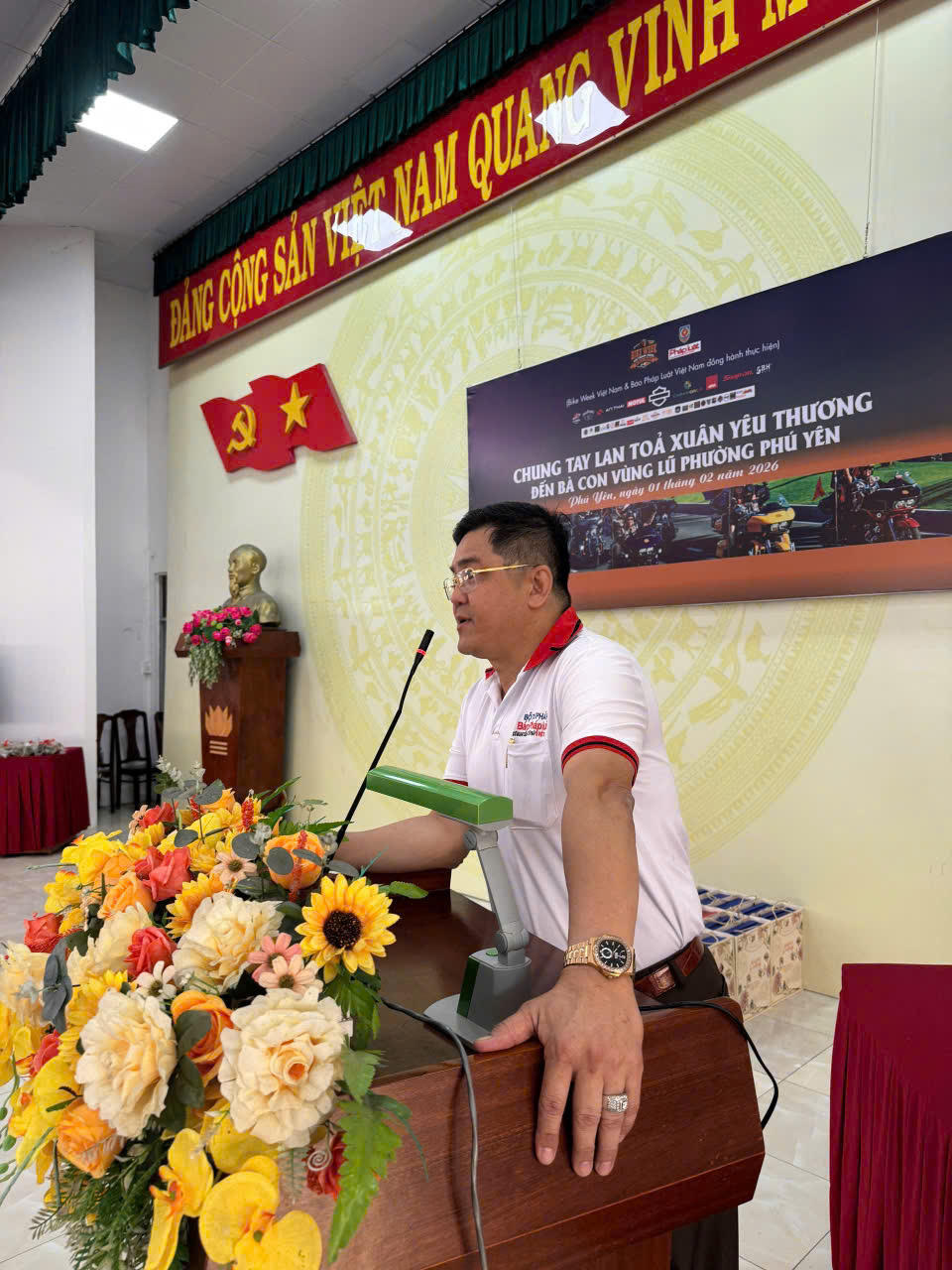 Trao 500 phần quà Tết cho bà con vùng lũ Phú Yên