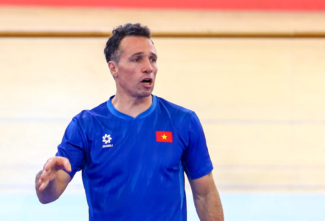 Ông Diego Giustozzi chuẩn bị đấu pháp cho futsal Việt Nam