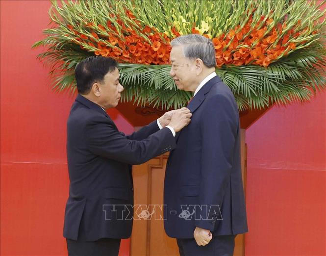 Ch&uacute; th&iacute;ch ảnh