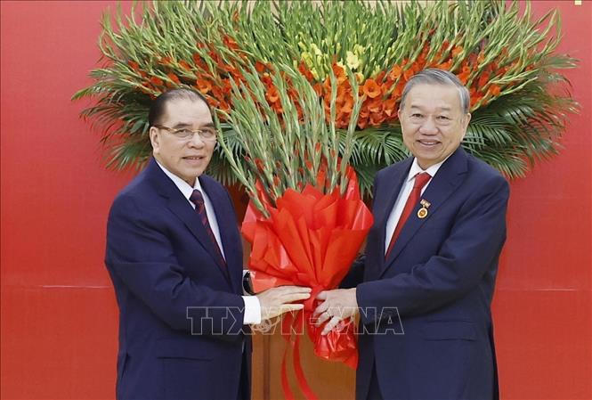 Ch&uacute; th&iacute;ch ảnh