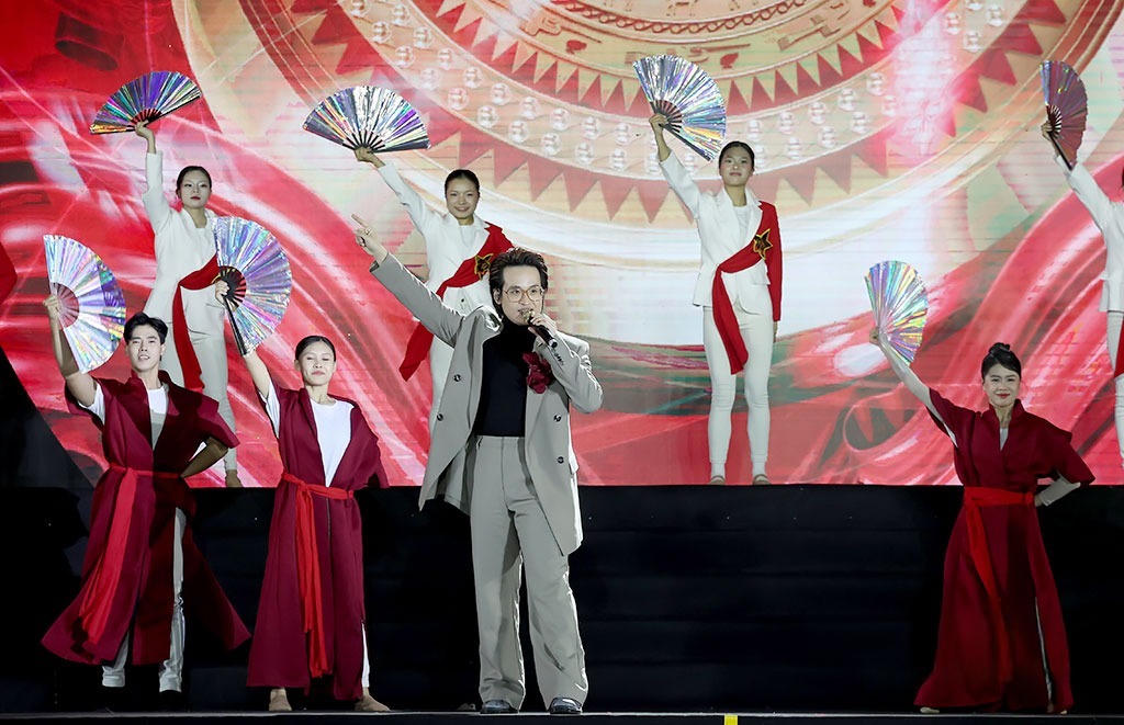 Chương trình nghệ thuật đặc biệt “Đón ánh bình minh”: Niềm tin, sự đồng thuận của Đảng bộ, chính quyền và Nhân dân Ninh Bình đối với các quyết sách của Đại hội XIV