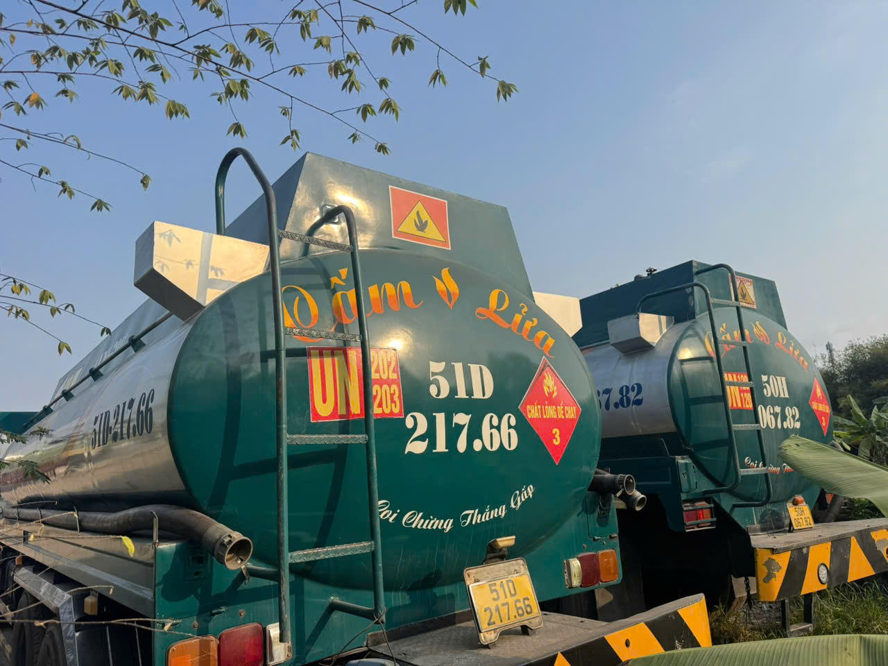 Triệt phá đường sản xuất, buôn bán xăng RON A95 giả ở TP.HCM