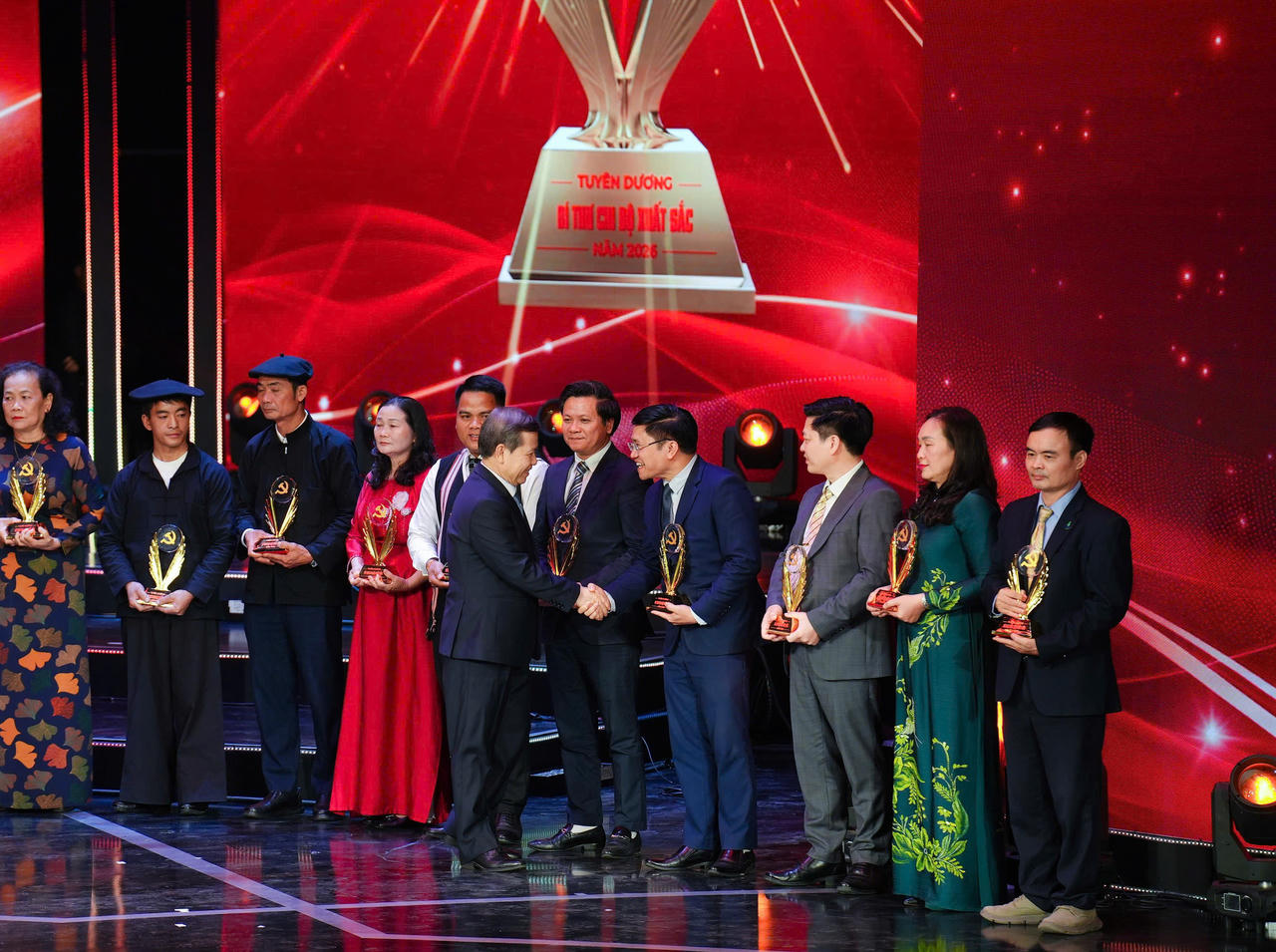 Viện trưởng Viện Chiến lược và Khoa học pháp lý Nguyễn Văn Cương được tuyên dương Bí thư Chi bộ xuất sắc năm 2026