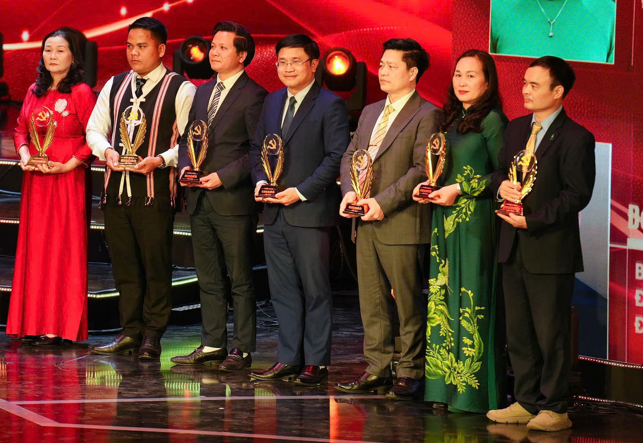 Viện trưởng Viện Chiến lược và Khoa học pháp lý Nguyễn Văn Cương được tuyên dương Bí thư Chi bộ xuất sắc năm 2026