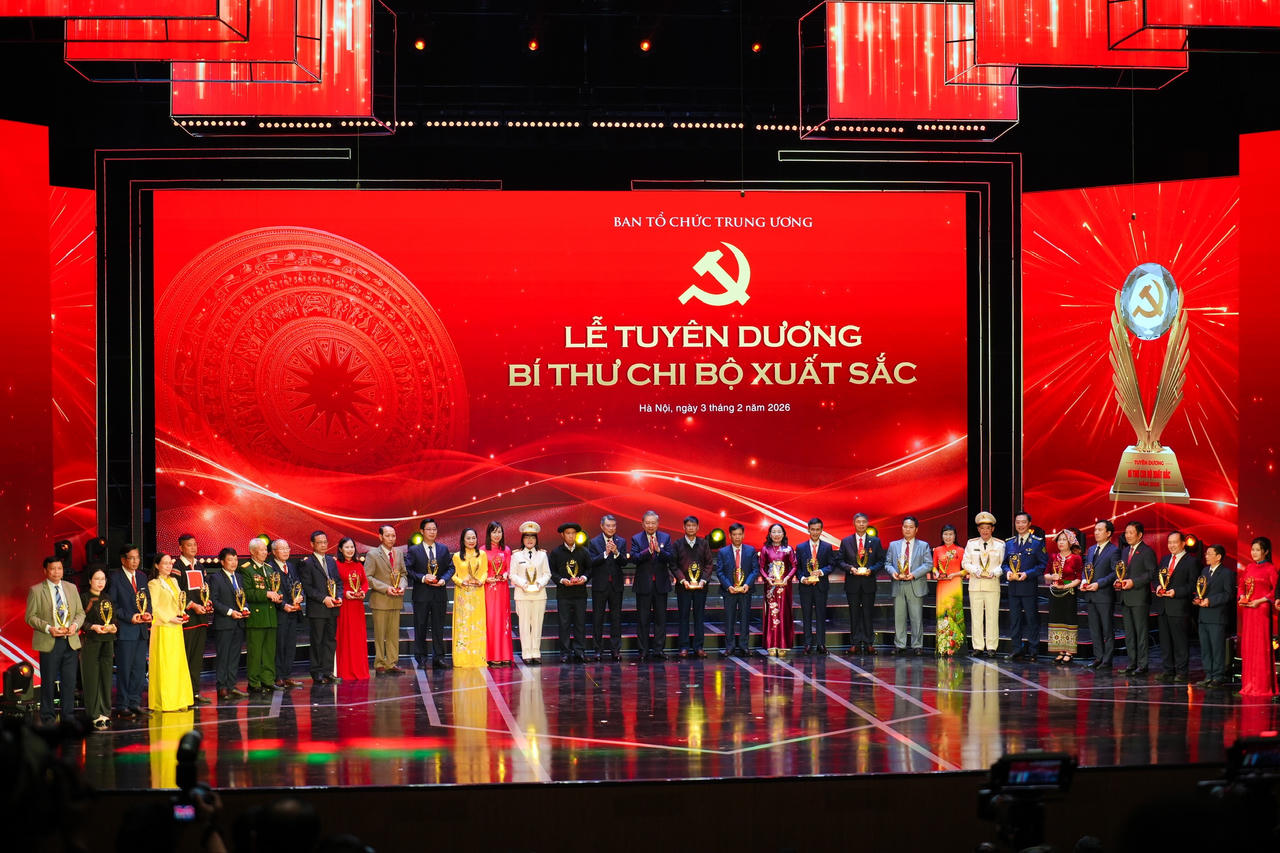 Viện trưởng Viện Chiến lược và Khoa học pháp lý Nguyễn Văn Cương được tuyên dương Bí thư Chi bộ xuất sắc năm 2026