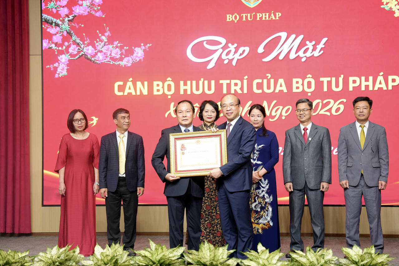 Lãnh đạo Bộ Tư pháp gặp mặt cán bộ hưu trí nhân dịp xuân Bính Ngọ 2026