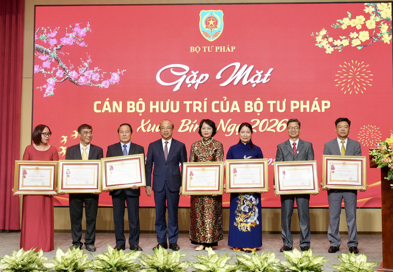 Lãnh đạo Bộ Tư pháp gặp mặt cán bộ hưu trí nhân dịp xuân Bính Ngọ 2026