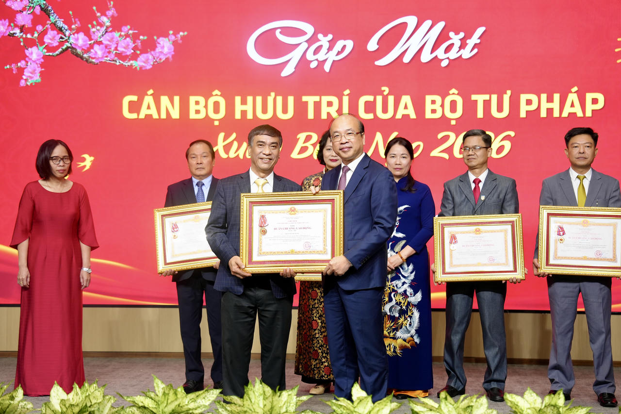 Lãnh đạo Bộ Tư pháp gặp mặt cán bộ hưu trí nhân dịp xuân Bính Ngọ 2026