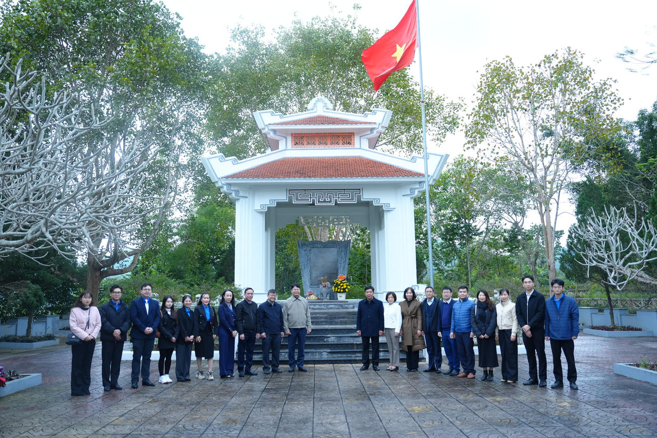 Bộ Tư pháp dâng hương tại Khu di tích lịch sử của Bộ tại tỉnh Tuyên Quang