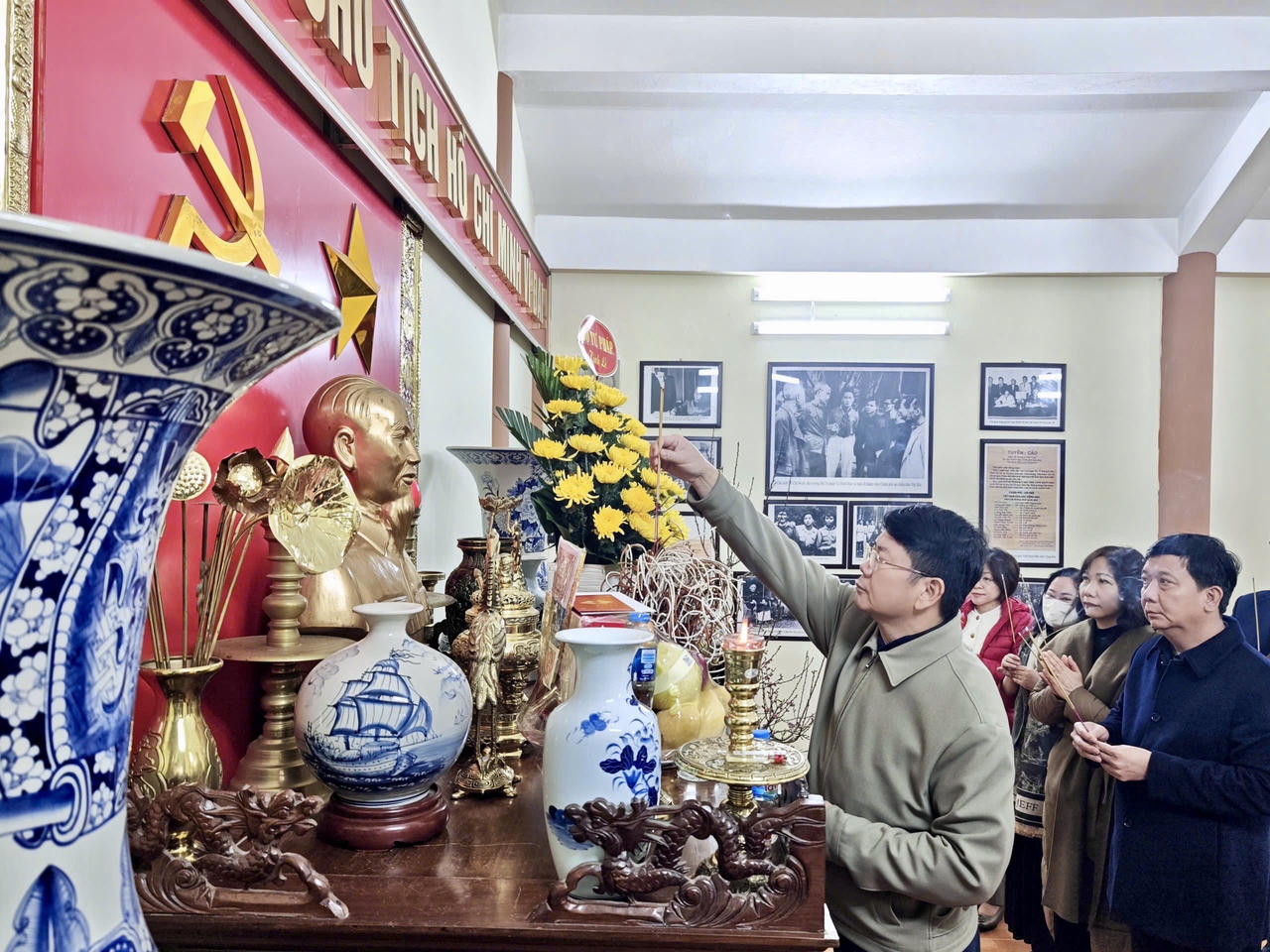 Bộ Tư pháp dâng hương tại Khu di tích lịch sử của Bộ tại tỉnh Tuyên Quang
