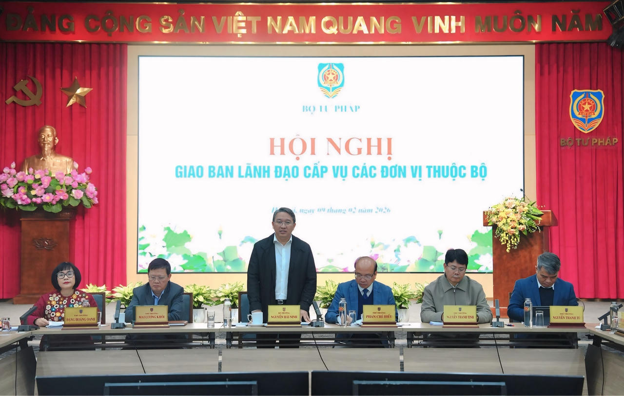 Bộ Tư pháp trao Quyết định bổ nhiệm, điều động cho 5 đồng chí