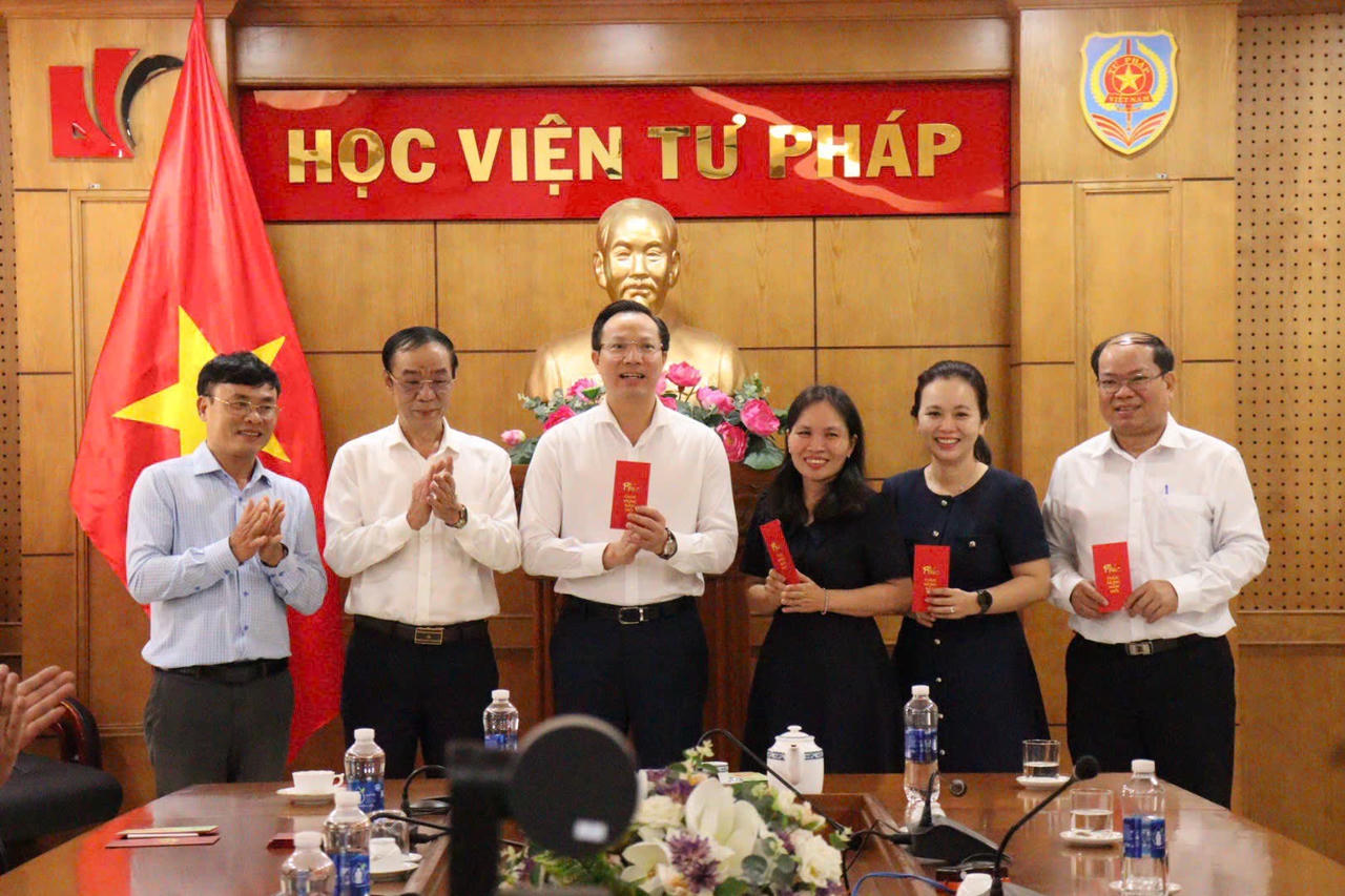 Phó Chủ tịch UBND tỉnh Tây Ninh thăm, chúc Tết Học viện Tư pháp - Cơ sở tại Thành phố Hồ Chí Minh