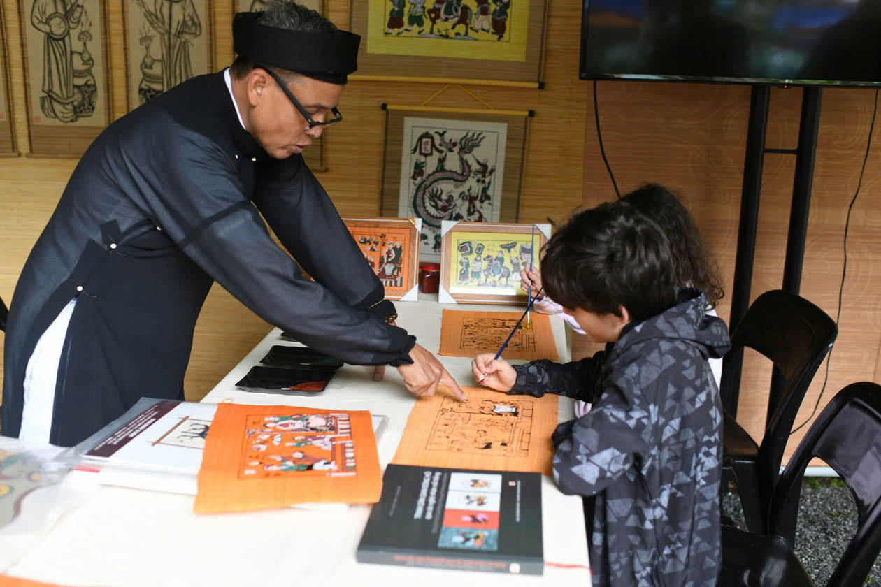 'Giữ lửa' tranh Đông Hồ