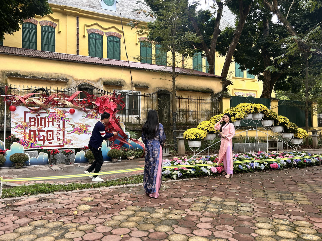 Phố phường Hà Nội rộn ràng đón Tết Nguyên đán