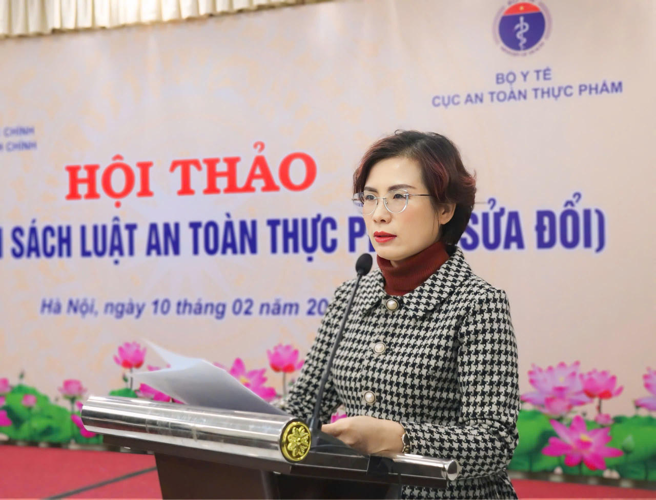 Cục trưởng Cục Ph&aacute;p luật h&igrave;nh sự - h&agrave;nh ch&iacute;nh v&agrave; Quản l&yacute; xử l&yacute; vi phạm h&agrave;nh ch&iacute;nh, B&ocirc;̣ Tư pháp Nguy&ecirc;̃n Thị Hạnh phát bi&ecirc;̉u
