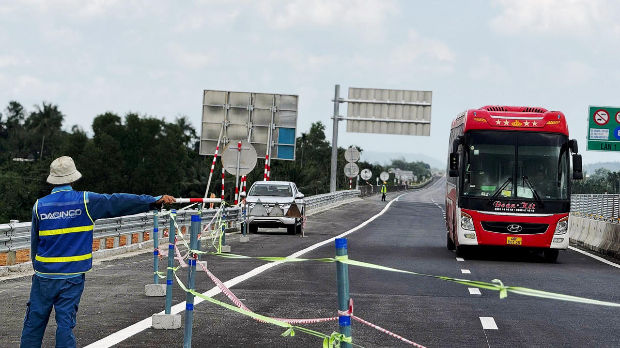 Ban Quản l&yacute; dự &aacute;n 2 (Bộ X&acirc;y dựng) th&ocirc;ng b&aacute;o dừng th&ocirc;ng xe cao tốc Quảng Ng&atilde;i - Ho&agrave;i Nhơn.