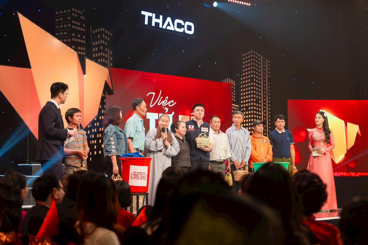 Chương tr&igrave;nh t&ocirc;n vinh anh Nguyễn Ngọc Nhật Ho&agrave;ng - Đội trưởng Đội 0 đồng SOS 75 Huế (ảnh M.Li&ecirc;n).