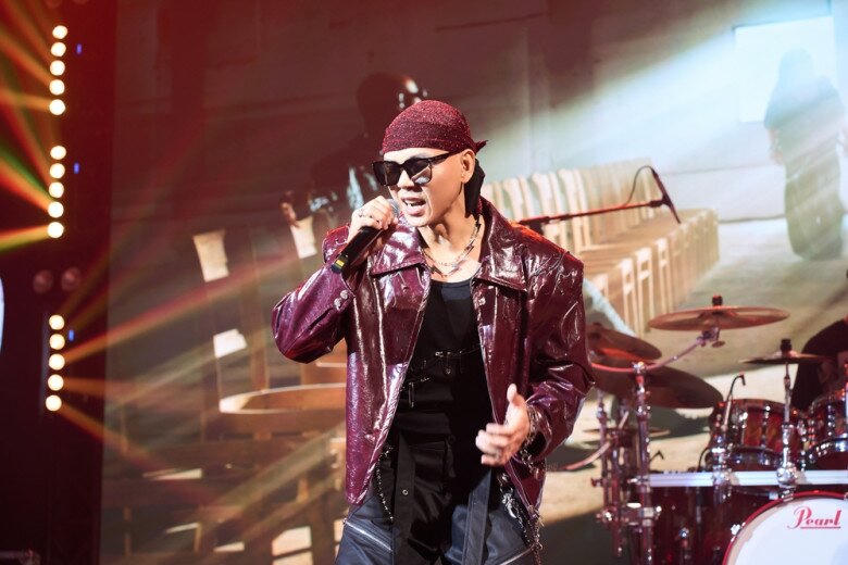 Phan Đinh T&ugrave;ng mong muốn lan tỏa một th&ocirc;ng điệp nh&acirc;n văn về đời sống tinh thần trong nhịp sống hiện đại (ảnh H.Thương).