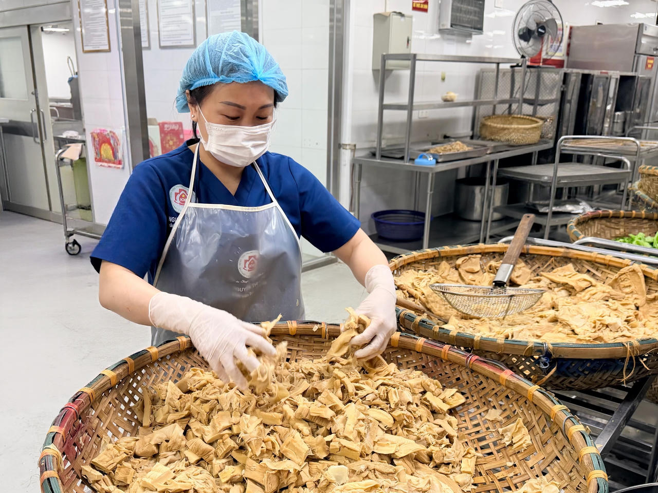 Món quà đặc biệt đầu năm ấm áp nghĩa tình tại các bệnh viện ở Hà Nội