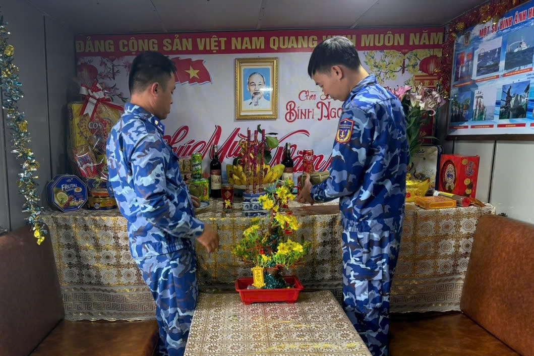 C&aacute;n bộ, chiến sĩ trang tr&iacute; ph&ograve;ng đ&oacute;n xu&acirc;n&nbsp;