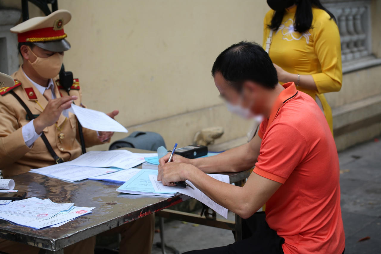 T&agrave;i xế xe bu&yacute;t Bảo Yến vi phạm nồng độ cồn tr&ecirc;n tỉnh lộ 422, trưa M&ugrave;ng 1 Tết Nguy&ecirc;n đ&aacute;n B&iacute;nh Ngọ 2026.