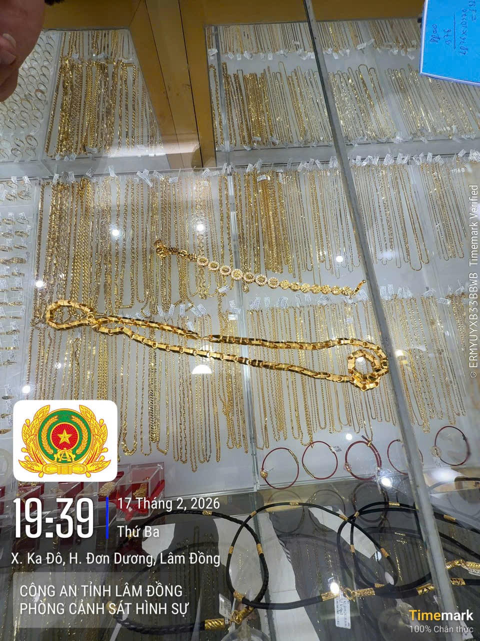 Tang vật c&ocirc;ng an thu giữ. Ảnh: C&ocirc;ng an L&acirc;m Đồng.