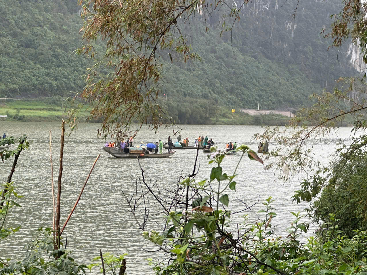 Khu vực xảy ra vụ lật đ&ograve; tr&ecirc;n s&ocirc;ng Gianh, đoạn qua địa b&agrave;n x&atilde; Tuy&ecirc;n B&igrave;nh v&agrave; x&atilde; Tuy&ecirc;n H&oacute;a.