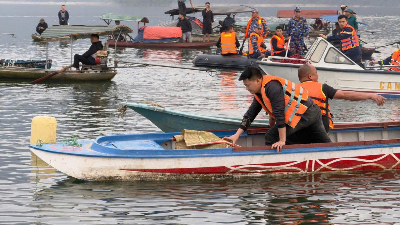 C&ocirc;ng tác tìm ki&ecirc;́m các nạn nh&acirc;n m&acirc;́t tích đang g&acirc;́p rút tri&ecirc;̉n khai