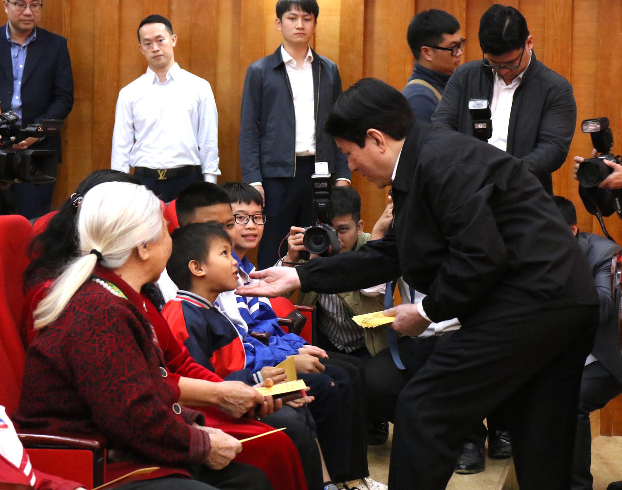 Chủ tịch nước Lương Cường thăm, ch&uacute;c mừng năm mới Đảng bộ v&agrave; nh&acirc;n d&acirc;n tỉnh L&agrave;o Cai