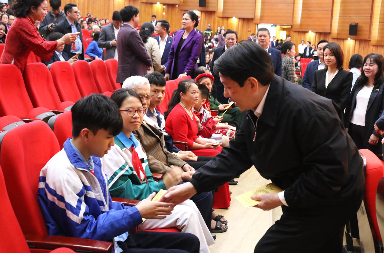 Chủ tịch nước Lương Cường thăm, ch&uacute;c mừng năm mới Đảng bộ v&agrave; nh&acirc;n d&acirc;n tỉnh L&agrave;o Cai