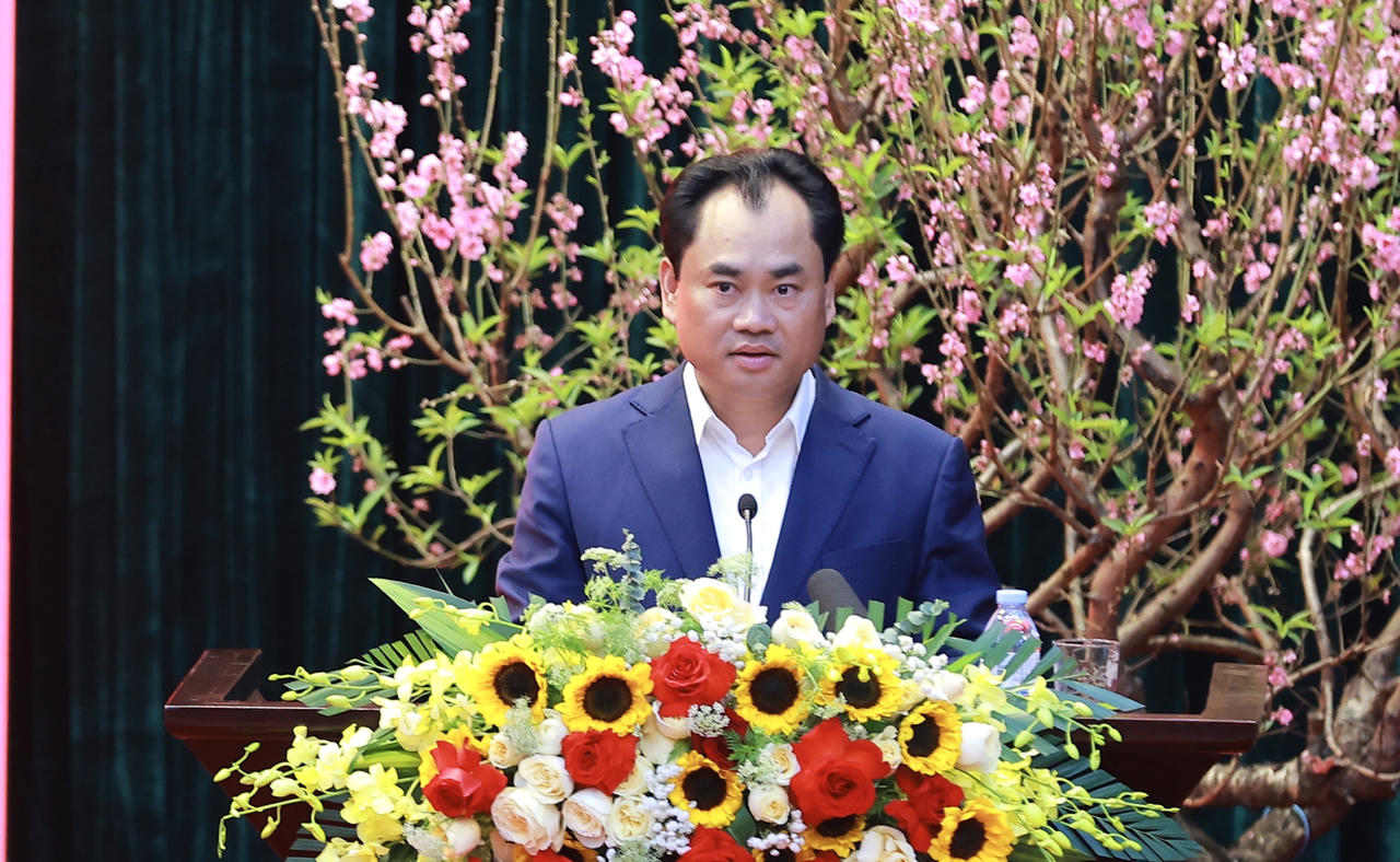 Bí thư Tỉnh ủy, Chủ tịch HĐND tỉnh Lào Cai Trịnh Vi&ecirc;̣t Hùng thay mặt Đảng bộ, ch&iacute;nh quyền v&agrave; nh&acirc;n d&acirc;n c&aacute;c d&acirc;n tộc trong tỉnh, l&atilde;nh đạo L&agrave;o Cai tr&acirc;n trọng cảm ơn sự quan t&acirc;m, động vi&ecirc;n của Chủ tịch nước