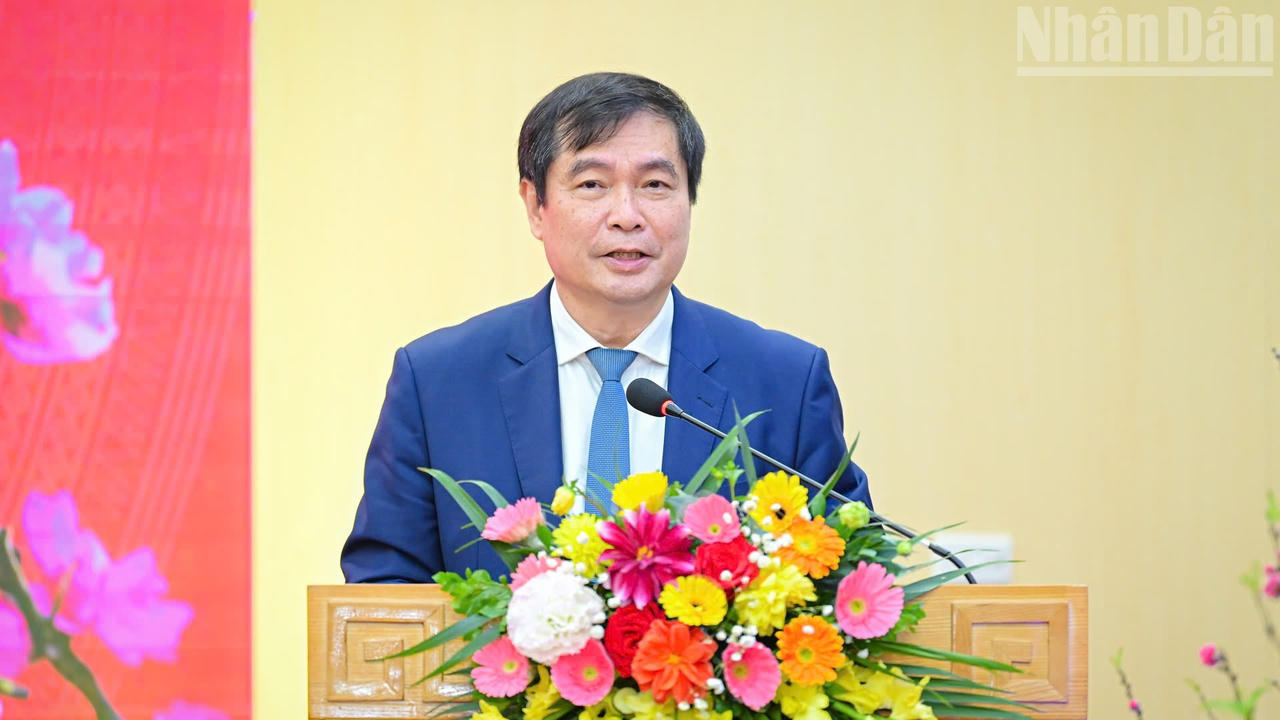 &Ocirc;ng Phan Xu&acirc;n Thủy, Ph&oacute; Trưởng ban Tuy&ecirc;n gi&aacute;o v&agrave; D&acirc;n vận Trung ương ph&aacute;t biểu kết luận. Ảnh: nhandan.vn