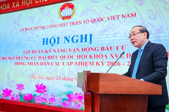 Ph&oacute; Chủ tịch Ủy ban Trung ương MTTQ Việt Nam Ho&agrave;ng C&ocirc;ng Thủy ph&aacute;t biểu khai mạc Hội nghị.
