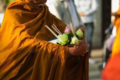 Tại sao n&ecirc;n c&uacute;ng dường, l&agrave;m thiện đầu năm mới? 1