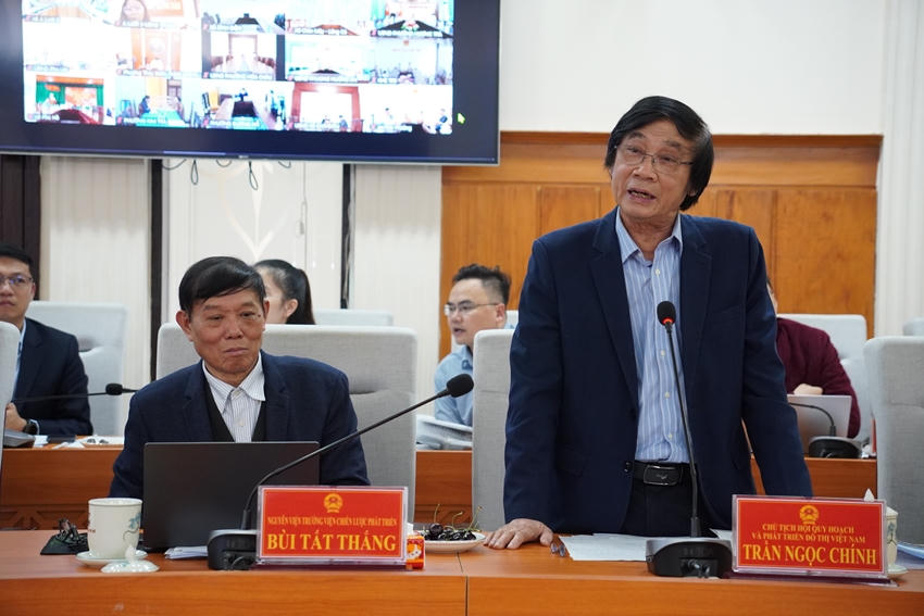 Nhiều &yacute; kiến cho rằng bảo tồn ph&aacute;t huy c&aacute;c gi&aacute; trị di sản l&agrave; quan trọng nhất với Huế. (Ảnh trong b&agrave;i: T.Nhung)