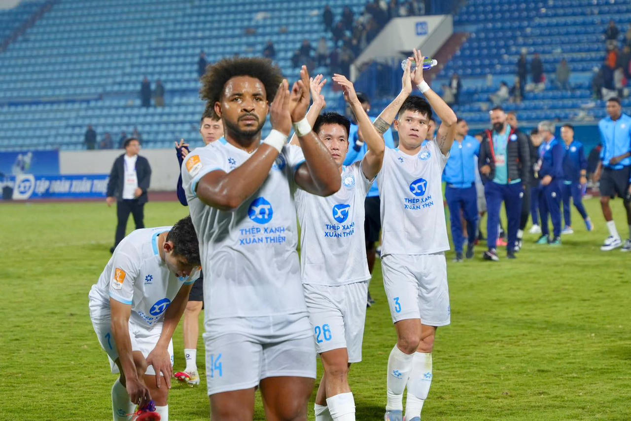 Xu&acirc;n Son v&agrave; đồng đội đang vật lộn dưới bảng xếp hạng V.League 2025/26. (Ảnh: TXNĐ)