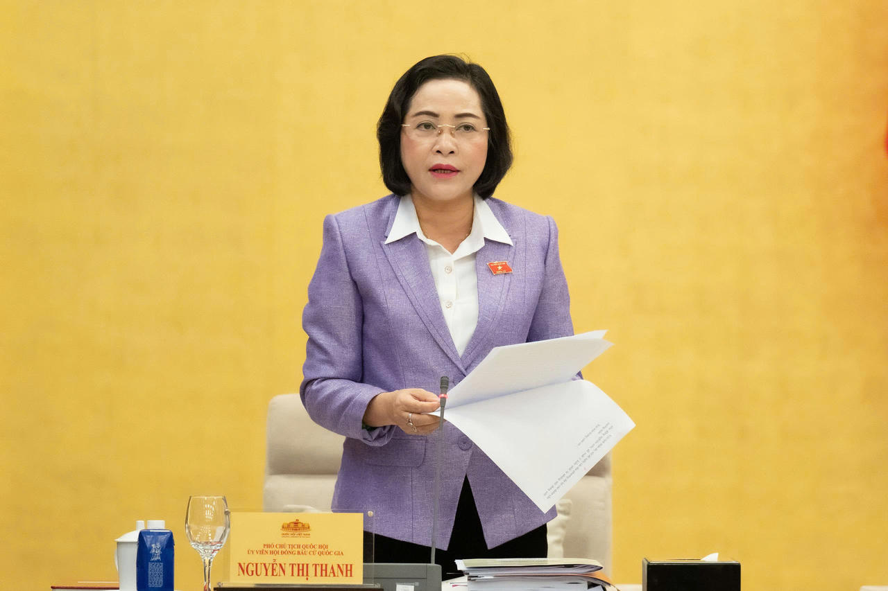 Ph&oacute; Chủ tịch Quốc hội Nguyễn Thị Thanh, Ủy vi&ecirc;n Hội đồng Bầu cử quốc gia ph&aacute;t&nbsp;biểu khai mạc.