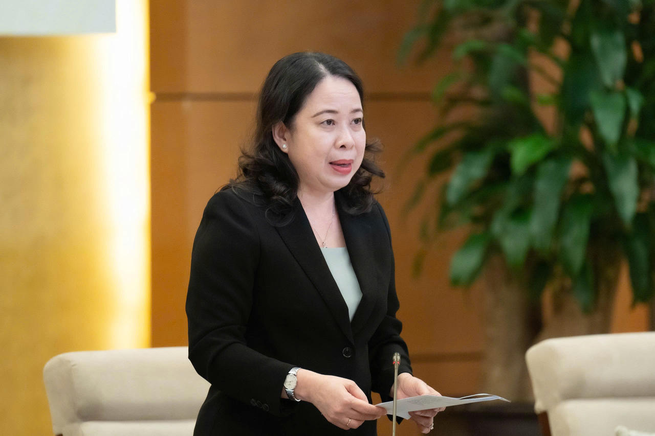 Ph&oacute; Chủ tịch nước V&otilde; Thị &Aacute;nh Xu&acirc;n, Ph&oacute; Chủ tịch&nbsp;Hội đồng Bầu cử quốc gia điều h&agrave;nh nội dung đại diện c&aacute;c cơ quan tr&igrave;nh b&agrave;y b&aacute;o c&aacute;o về kết quả c&ocirc;ng t&aacute;c chuẩn bị, triển khai c&ocirc;ng t&aacute;c bầu cử.