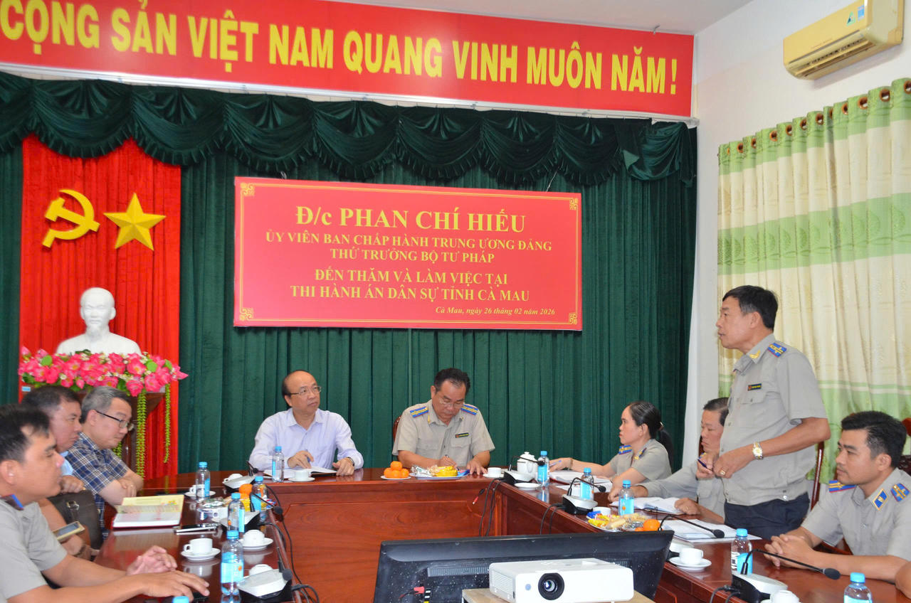 Thứ trưởng lắng nghe kiến nghị của l&atilde;nh đạo, c&aacute;n bộ THADS tỉnh C&agrave; Mau