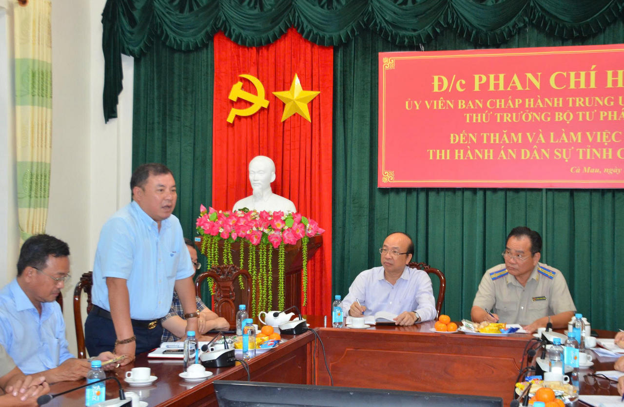 &Ocirc;ng Nguyễn Thanh B&igrave;nh - Ph&oacute; Ch&aacute;nh Văn ph&ograve;ng Bộ Tư ph&aacute;p trao đổi với THADS tỉnh C&agrave; Mau