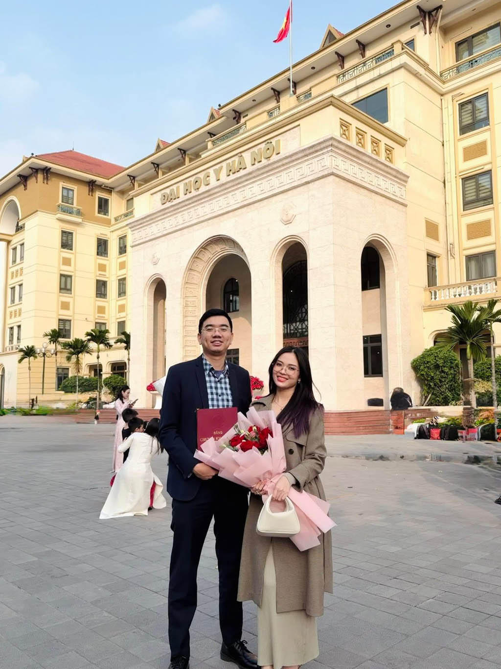 Gia đ&igrave;nh l&agrave; điểm tựa vững chắc, tiếp th&ecirc;m động lực để anh cống hiến v&agrave; bền bỉ với nghề.