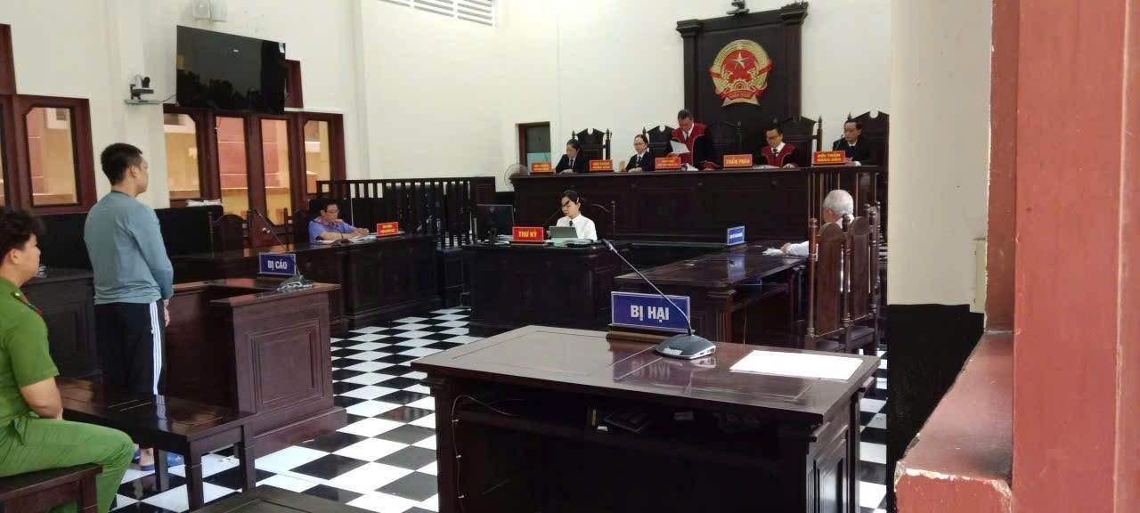 Bị c&aacute;o tại phi&ecirc;n t&ograve;a x&eacute;t xử
