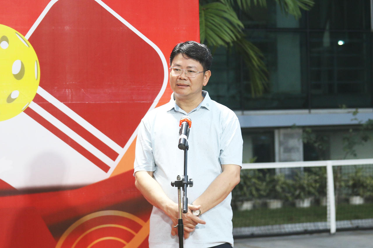 Thứ trưởng Bộ Tư ph&aacute;p Nguyễn Thanh Tịnh nhấn mạnh, Pickleball l&agrave; hoạt động thể thao &yacute; nghĩa nhằm tạo s&acirc;n chơi l&agrave;nh mạnh, tăng cường r&egrave;n luyện sức khỏe, g&oacute;p phần n&acirc;ng cao đời sống tinh thần cho c&aacute;n bộ, c&ocirc;ng chức, vi&ecirc;n chức v&agrave; người lao động trong Bộ