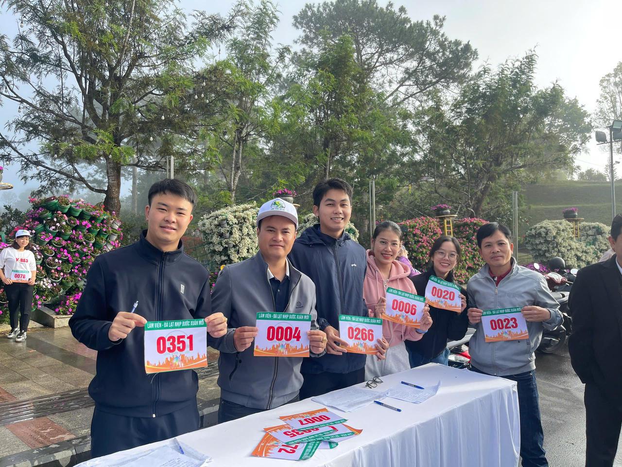 Giải chạy thu h&uacute;t đ&ocirc;ng đảo c&aacute;n bộ, người d&acirc;n tham gia.