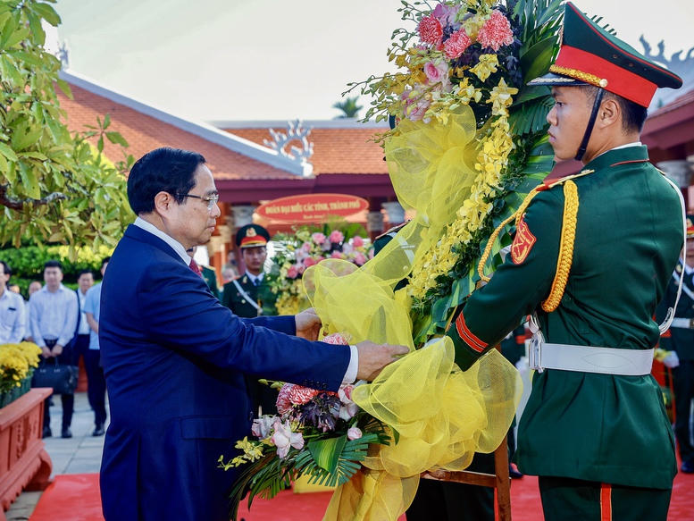 Thủ tướng Phạm Minh Ch&iacute;nh dự lễ kỷ niệm 120 năm Ng&agrave;y sinh Thủ tướng Phạm Văn Đồng- Ảnh 7.